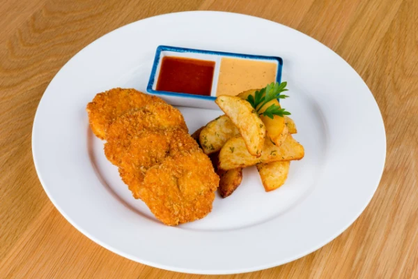 Crispy Chicken Nuggets with golden French fries, served at The Meet Up in Cascavelle, Mauritius.