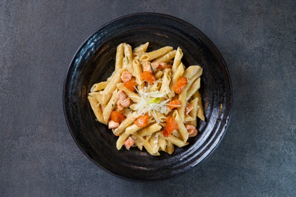 Creamy Salmon & Leek Penne with premium salmon, tender leeks and rich Italian flavours, served at The Meet Up in Cascavelle, Mauritius.