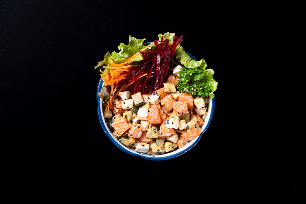 Fresh Japanese salmon salad with light, fresh flavours served at The Meet Up in Cascavelle, Mauritius.
