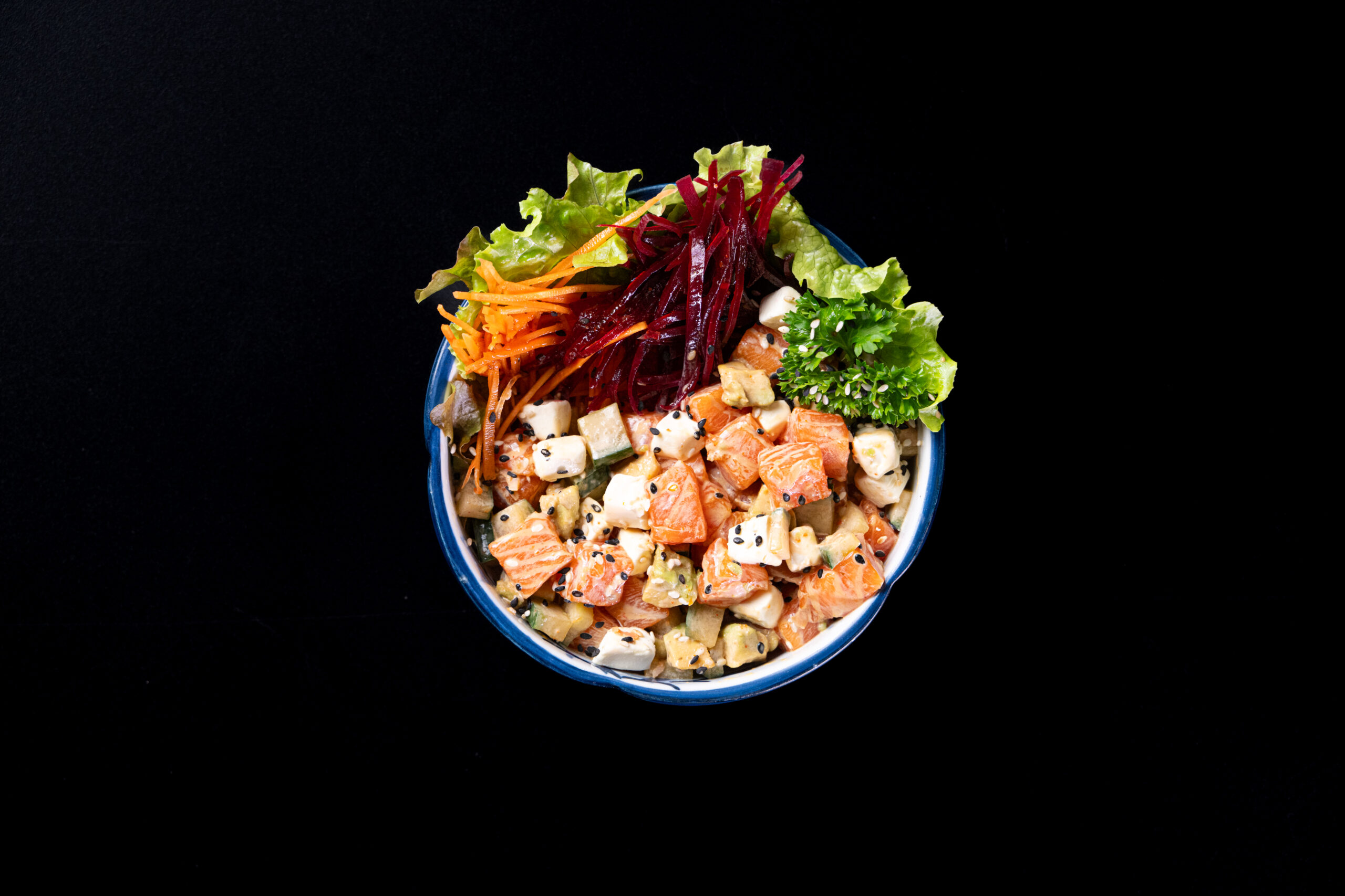 Fresh Japanese salmon salad with light, fresh flavours served at The Meet Up in Cascavelle, Mauritius.